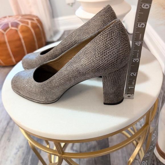 Stuart Weitzman Chunky Heel Pumps with Rounded Toe. Sz. 8 C1-1007 - Picture 6 of 7